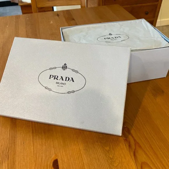 - Prada- Classic Soft Leather/ Suede Pumps Red - Picture 3 of 4